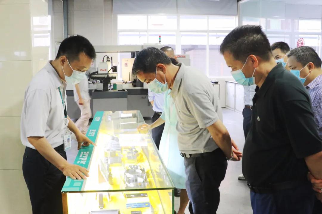 伍培进带队深入企业调研，，，坚定企业信心同营生长
